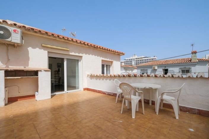 Image No.14-6 Bed Semi-Detached for sale