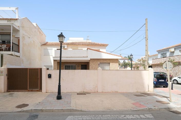 Image No.17-6 Bed Semi-Detached for sale