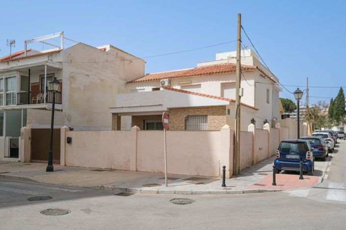 Image No.18-6 Bed Semi-Detached for sale