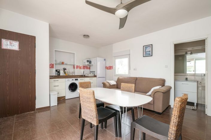 Image No.4-6 Bed Semi-Detached for sale