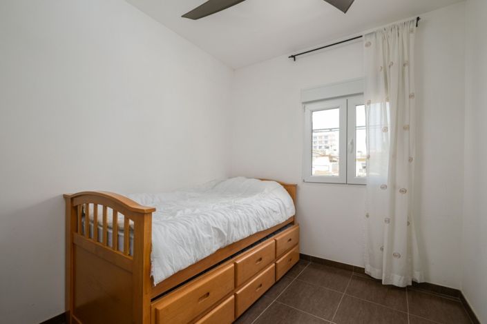 Image No.5-6 Bed Semi-Detached for sale