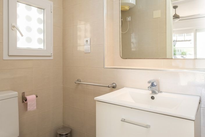 Image No.7-6 Bed Semi-Detached for sale