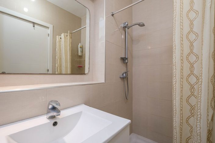 Image No.8-6 Bed Semi-Detached for sale