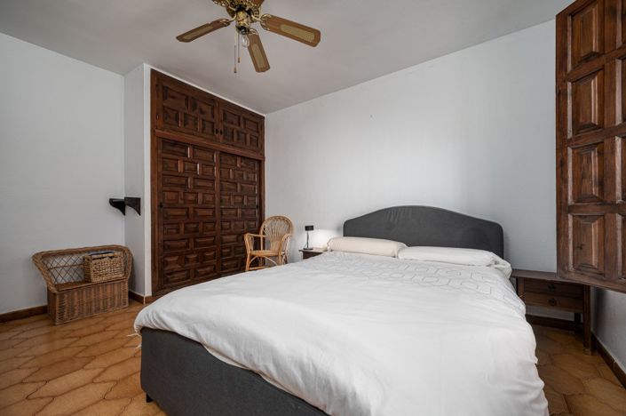 Image No.13-2 Bed Semi-Detached for sale