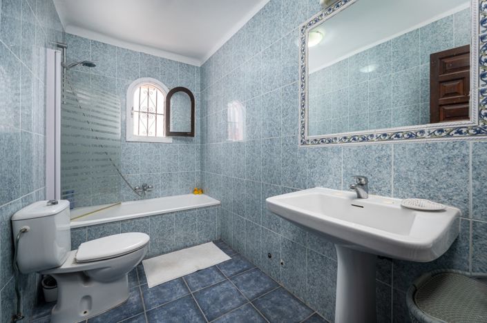 Image No.16-2 Bed Semi-Detached for sale