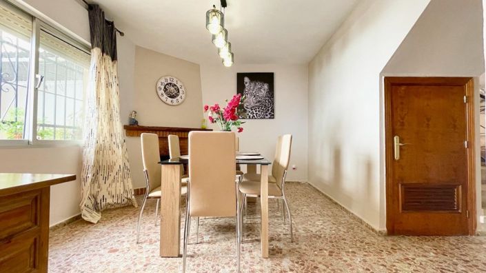 Image No.11-11 Bed Villa for sale