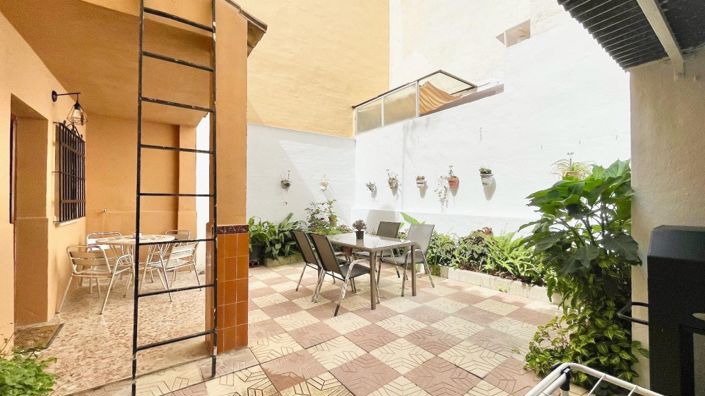 Image No.14-11 Bed Villa for sale