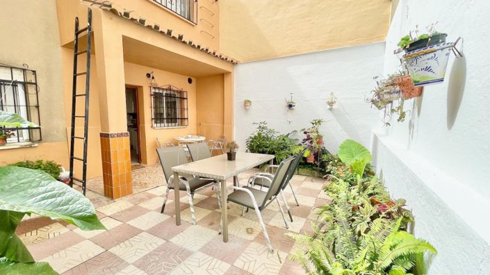 Image No.16-11 Bed Villa for sale