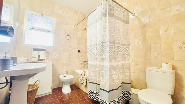 Image No.18-11 Bed Villa for sale