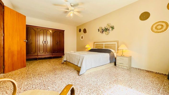 Image No.20-11 Bed Villa for sale