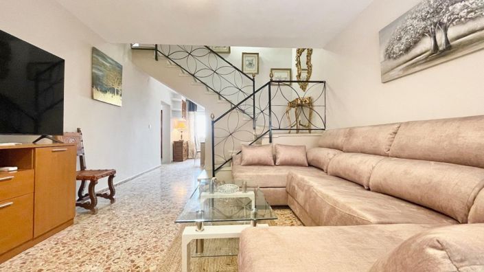 Image No.7-11 Bed Villa for sale