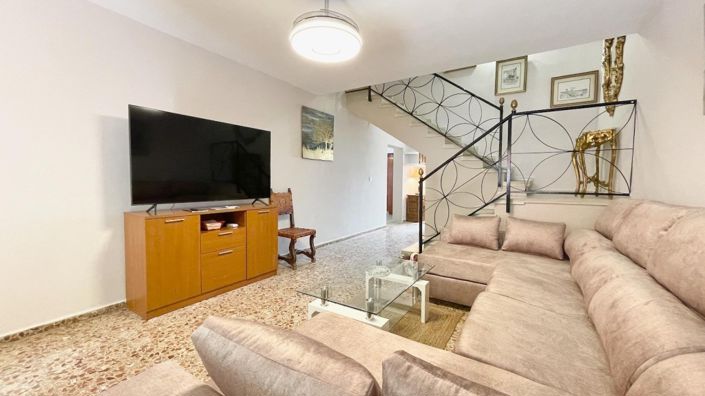 Image No.8-11 Bed Villa for sale