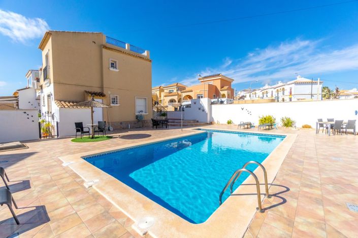 Image No.1-3 Bed Townhouse for sale