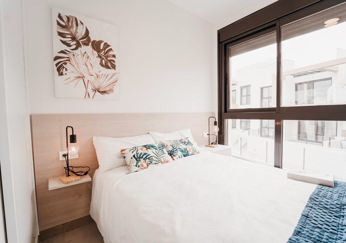 Image No.11-2 Bed Property for sale