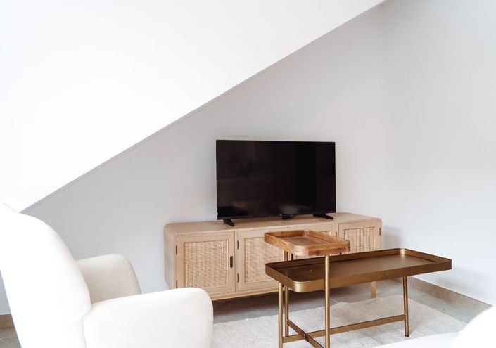 Image No.12-2 Bed Property for sale