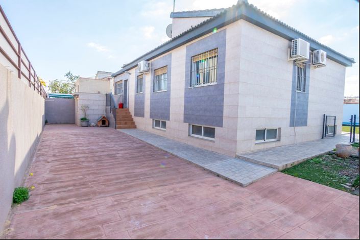 Image No.20-3 Bed Villa for sale