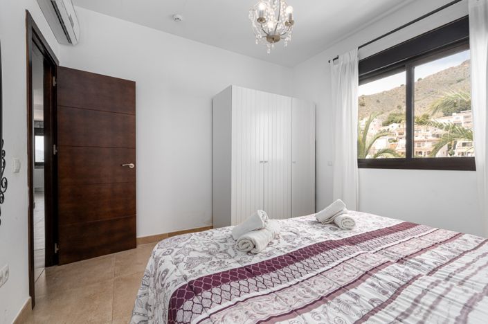 Image No.12-2 Bed Property for sale