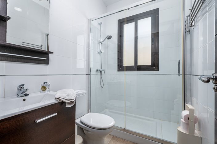 Image No.13-2 Bed Property for sale