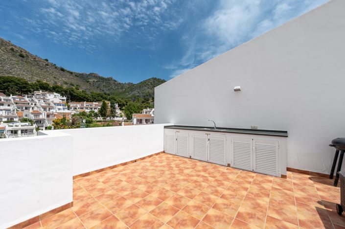 Image No.17-2 Bed Property for sale