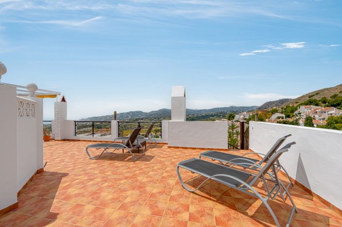 Image No.18-2 Bed Property for sale