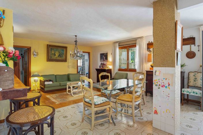 Image No.10-7 Bed Villa for sale
