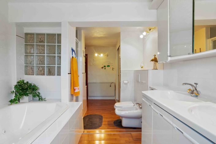 Image No.17-7 Bed Villa for sale