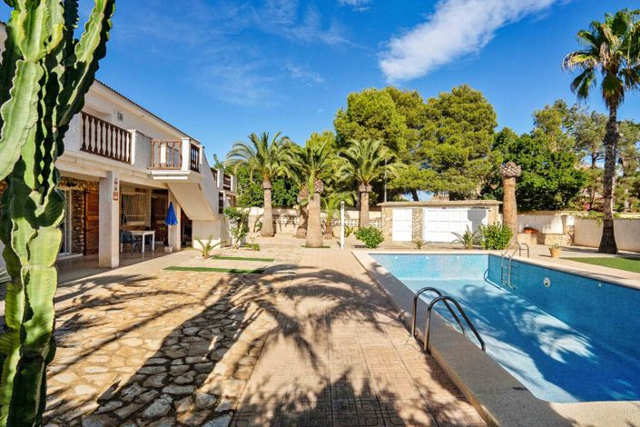 Image No.2-7 Bed Villa for sale