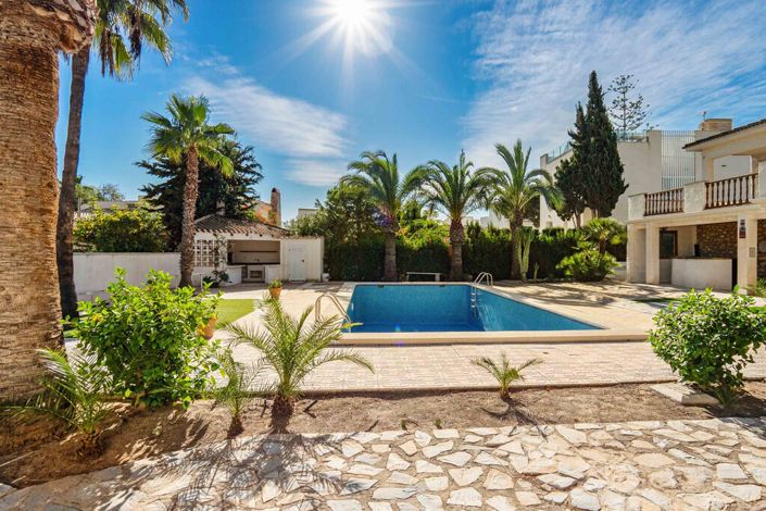 Image No.3-7 Bed Villa for sale