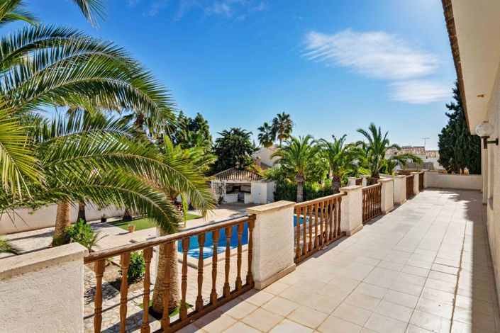 Image No.4-7 Bed Villa for sale