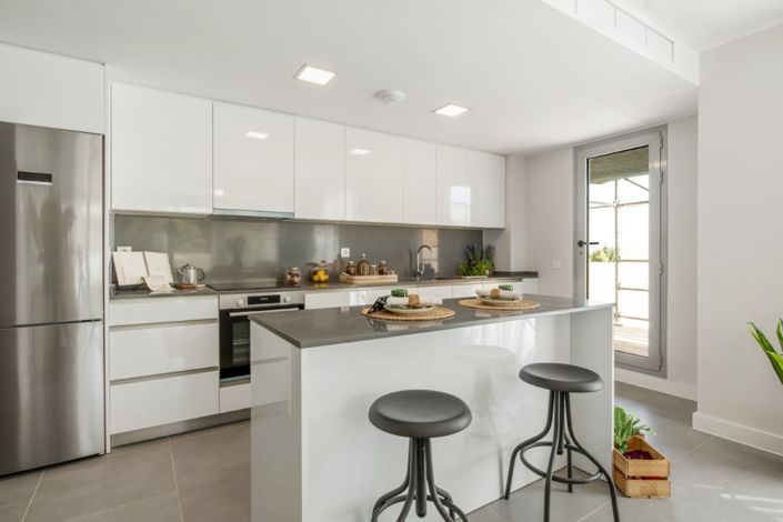 Image No.28-4 Bed Property for sale