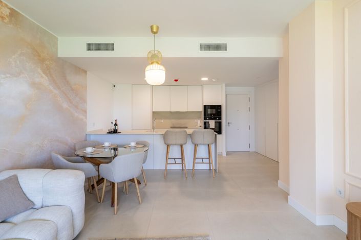 Image No.8-2 Bed Property for sale