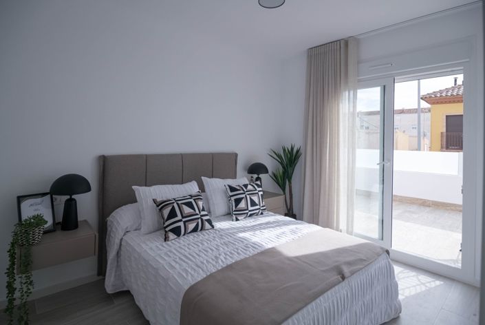 Image No.10-3 Bed Townhouse for sale