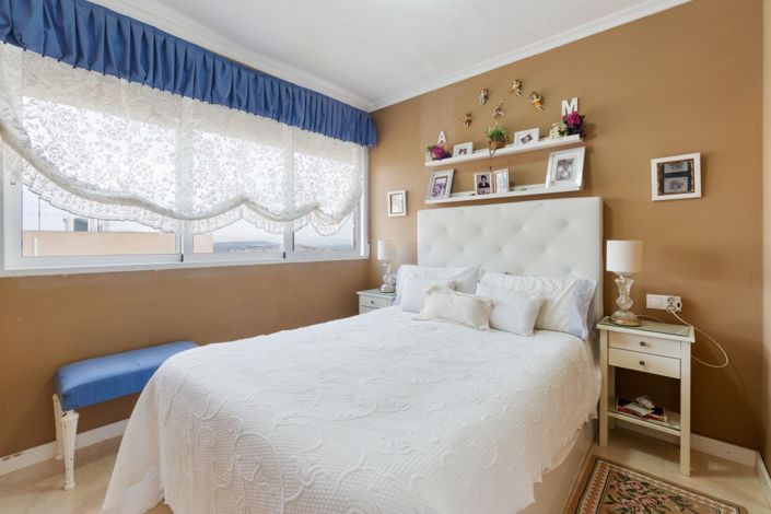 Image No.17-3 Bed Property for sale