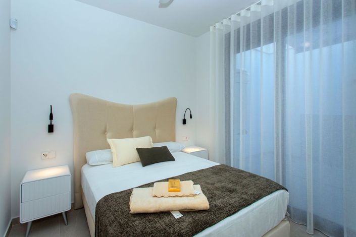 Image No.14-3 Bed Townhouse for sale