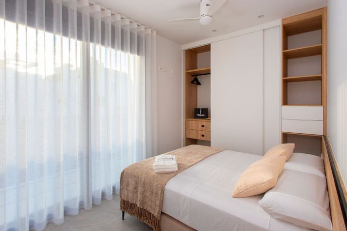 Image No.19-3 Bed Townhouse for sale