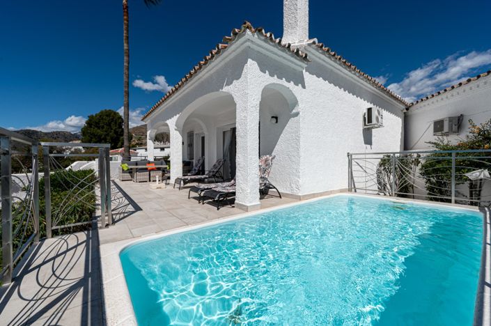 Image No.1-2 Bed Villa for sale