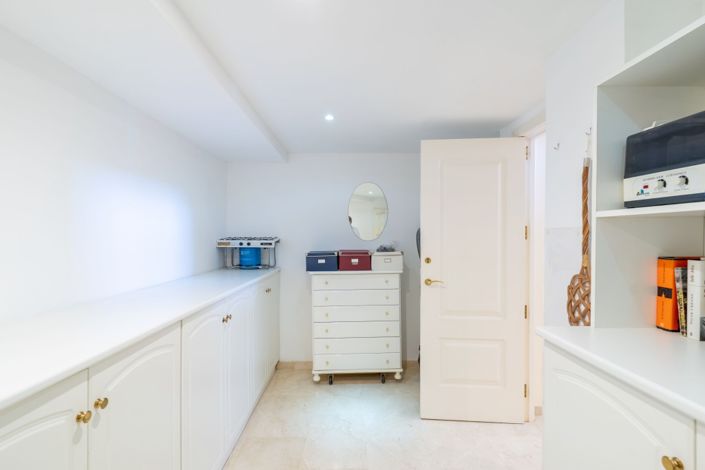 Image No.37-5 Bed Villa for sale