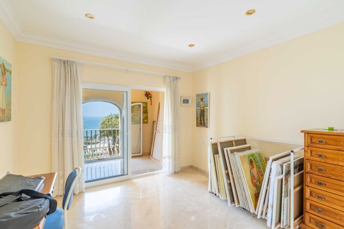 Image No.38-5 Bed Villa for sale