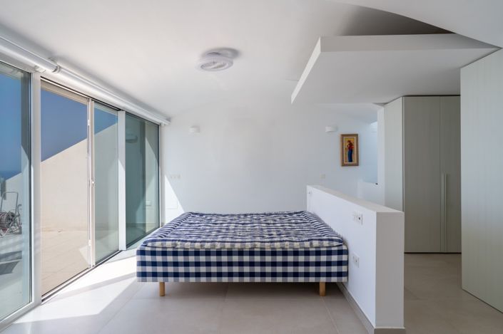 Image No.10-3 Bed Property for sale