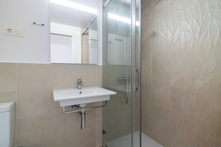 Image No.20-3 Bed Property for sale
