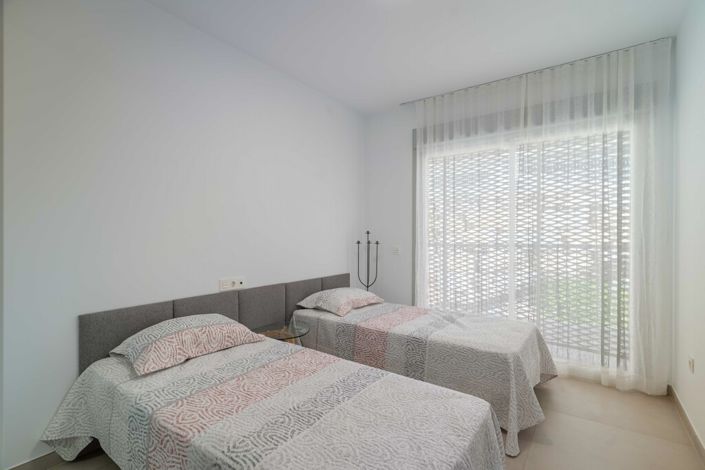 Image No.21-3 Bed Property for sale