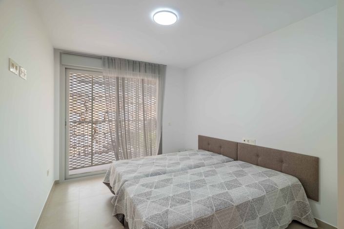 Image No.22-3 Bed Property for sale