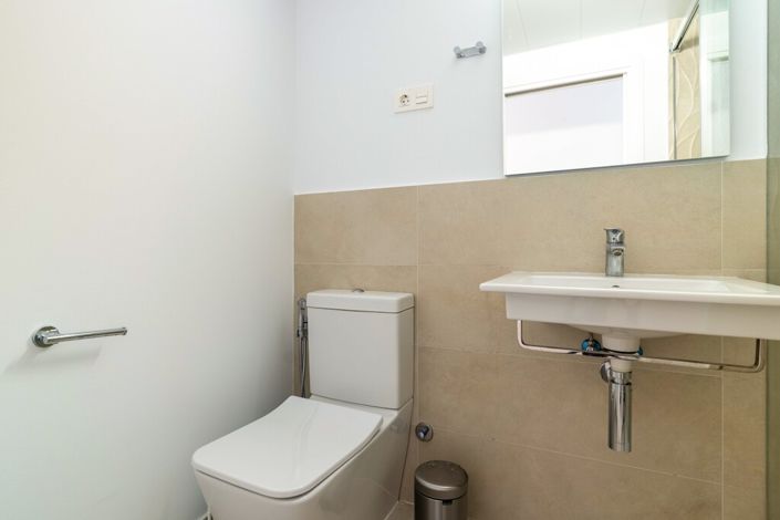 Image No.24-3 Bed Property for sale