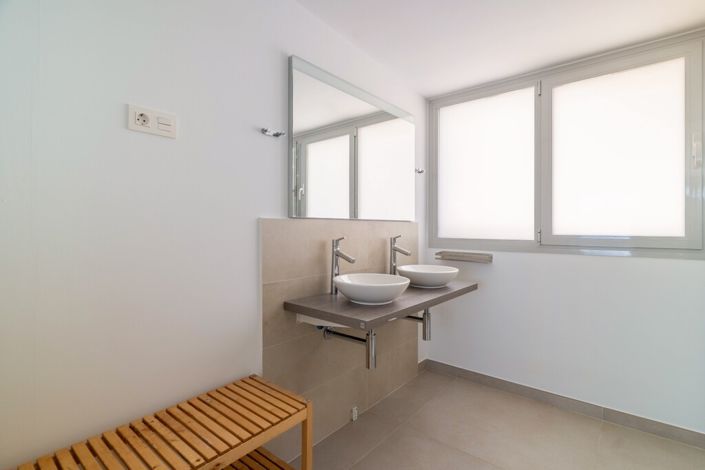 Image No.26-3 Bed Property for sale