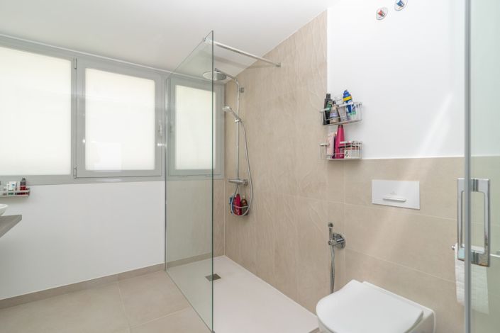 Image No.27-3 Bed Property for sale