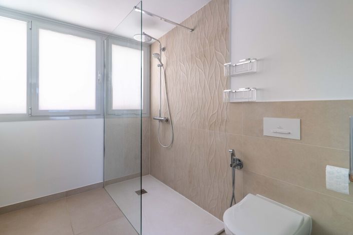 Image No.27-3 Bed Property for sale