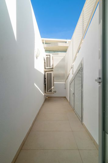 Image No.28-3 Bed Property for sale