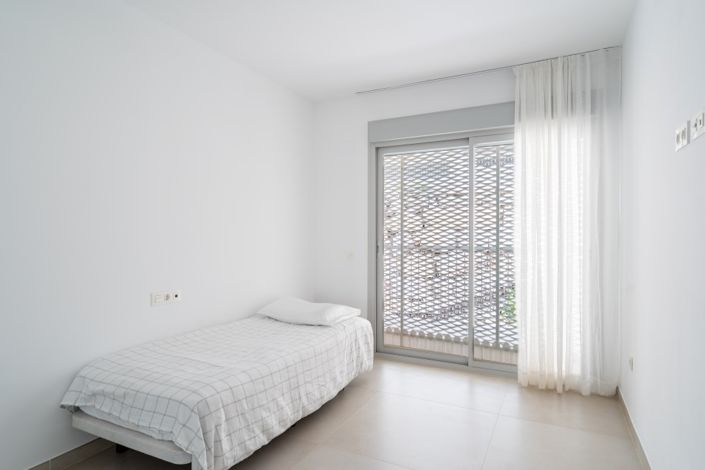 Image No.30-3 Bed Property for sale