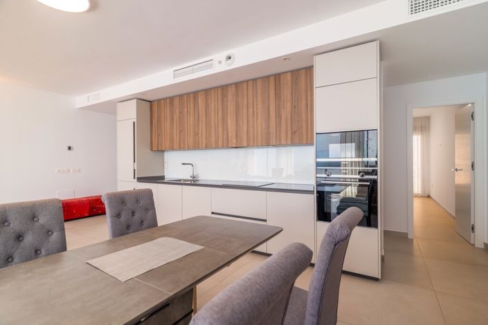 Image No.5-3 Bed Property for sale
