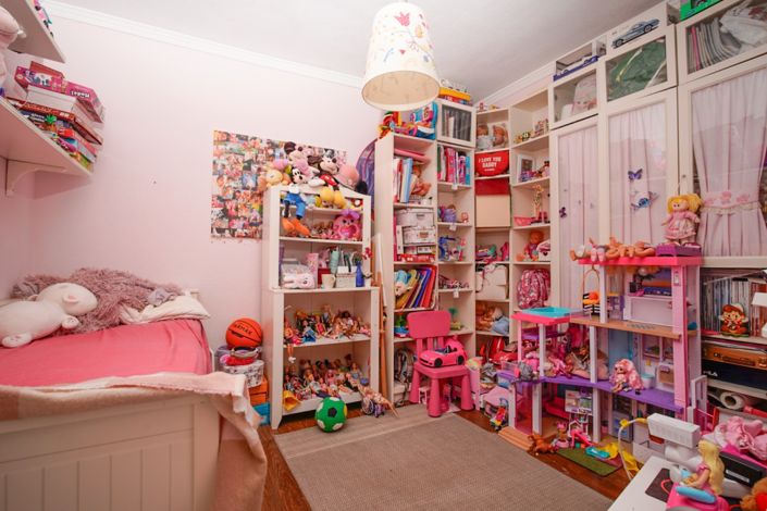 Image No.10-2 Bed Property for sale